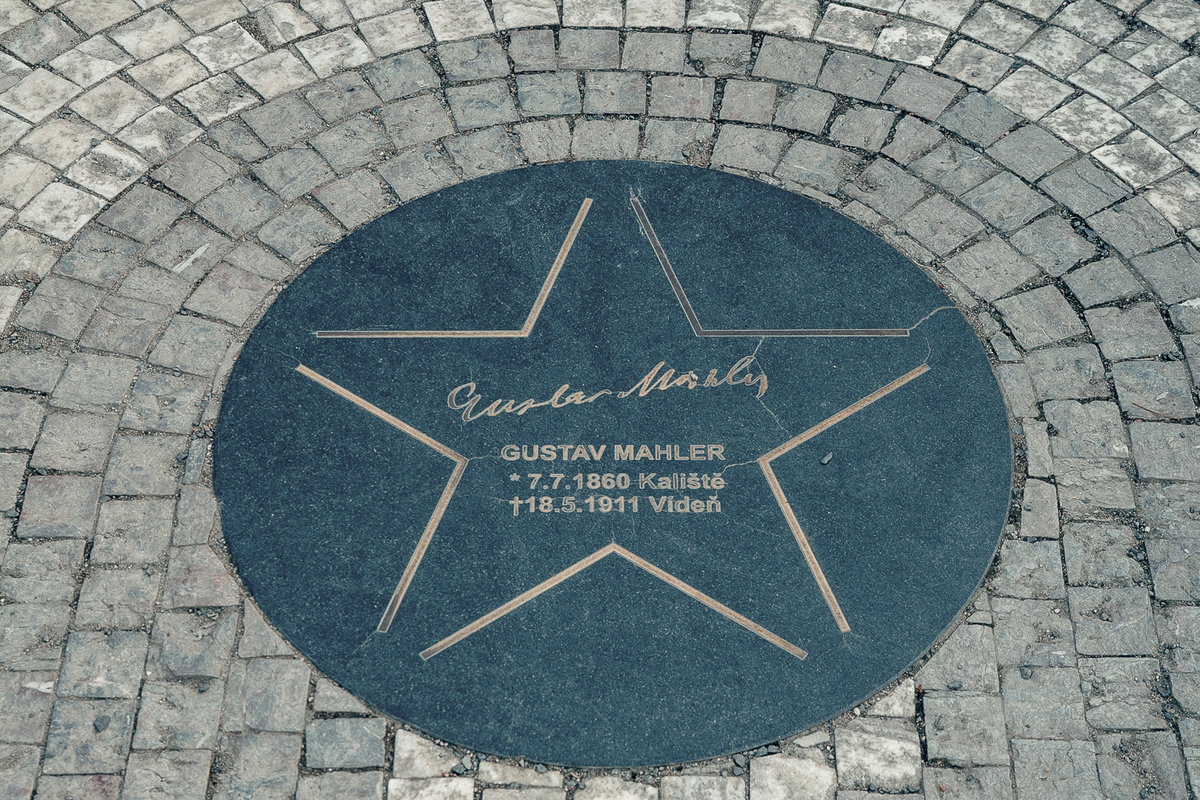 Foto: Pamětní deska Gustava Mahlera dnes