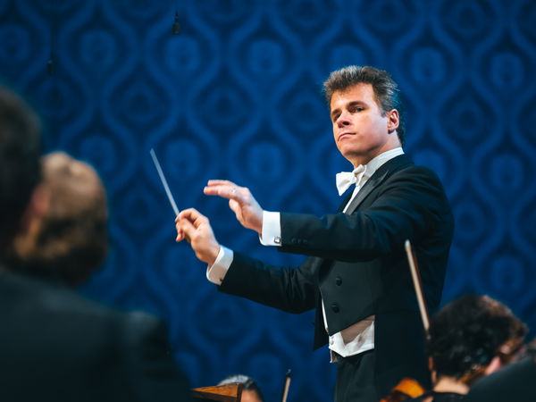 Ilustrační obrázek článku 'Novým šéfdirigentem a hudebním ředitelem České filharmonie bude Jakub Hrůša'