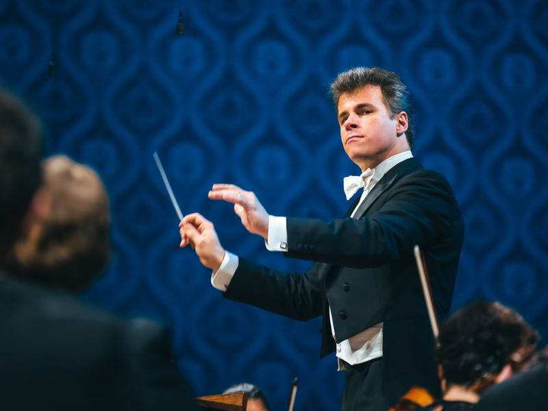 Ilustrační obrázek článku 'The Czech Philharmonic appoints Jakub Hrůša as Chief Conductor and Music Director from the 2028/2029 season'