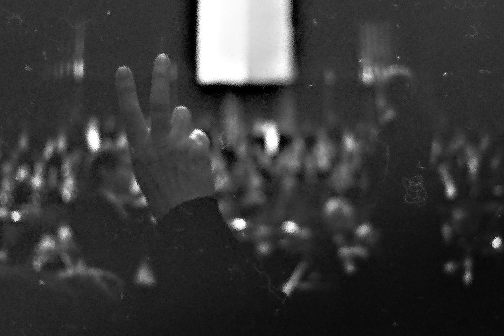 „V“ – jeden ze symbolů Sametové revoluce