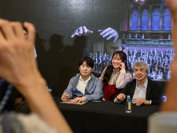 Ilustrační obrázek článku 'Skrytá za objektivem. Koho ještě nefotila Petra Hajská?'