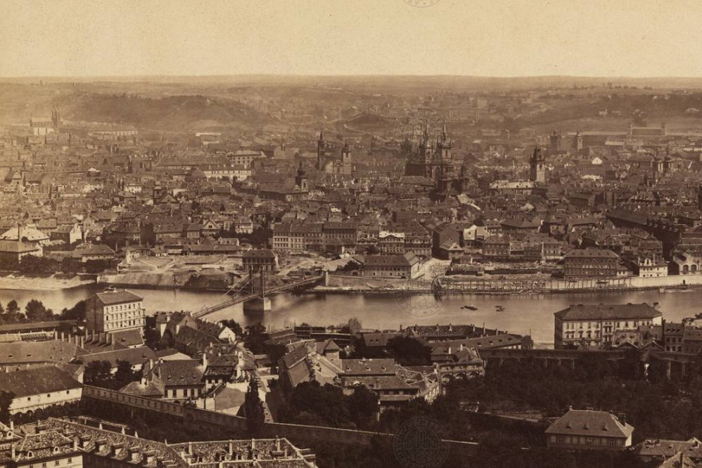 V roce 1875 už lávka spolehlivě sloužila