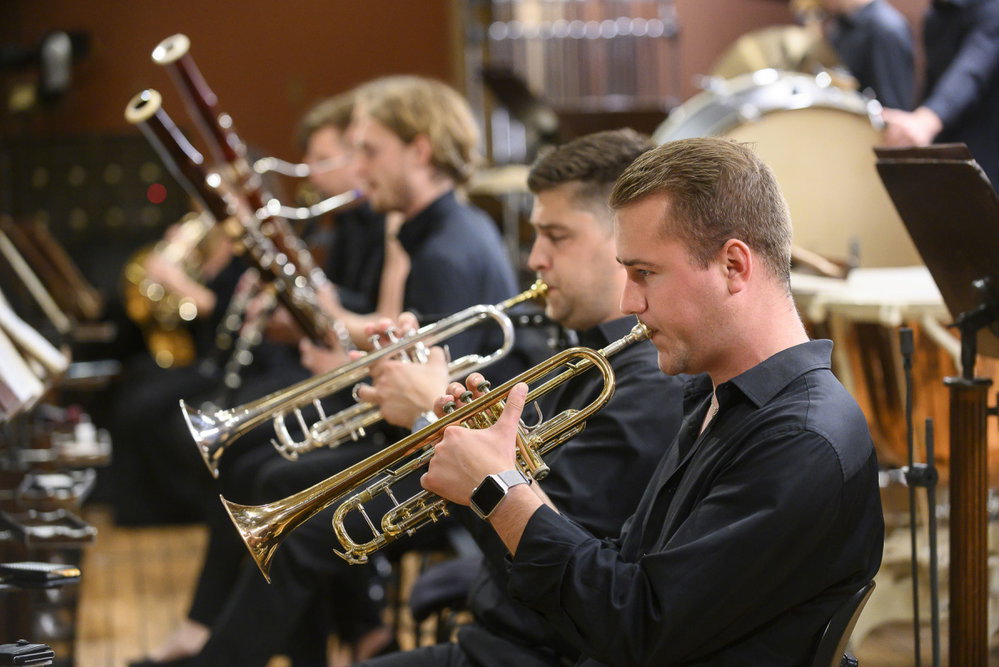Benefiční koncert IV, sir Simon Rattle a Česká studentská filharmonie
