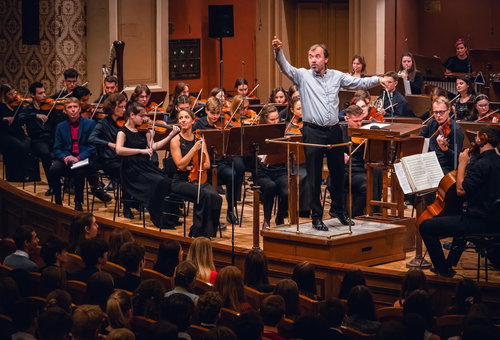 Photo illustrating a concert - event  Dvořák’s English Symphony from the Village Vysoká