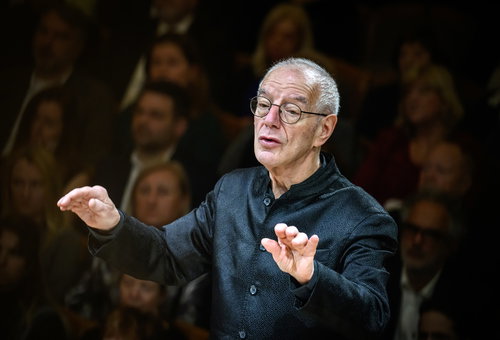 Photo illustrating a concert - event Nicholas Kraemer Czech Chamber Music Society