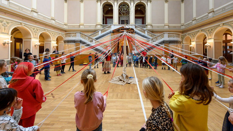 Photo illustrating the event Carnival and More – Fun Folk Customs for the Whole Year • Flitter, flotter, butterfly, fly up high!