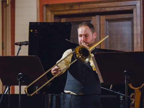 The Animals and the Robbers Made of Brass