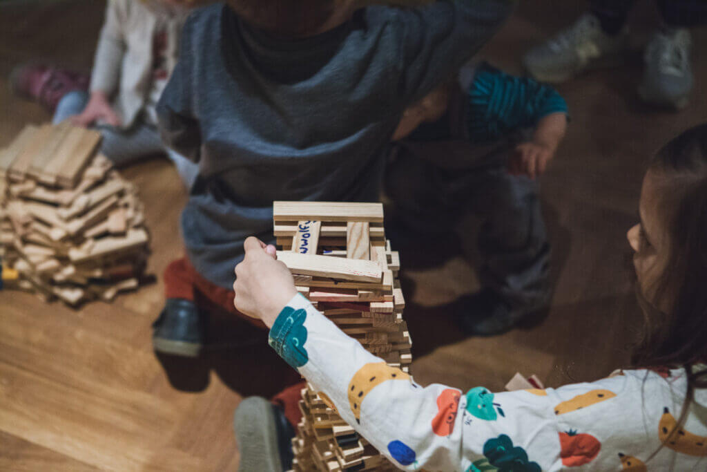  Horizontals and verticals – Art Workshop for Kids Antony Gormley / Pavla Melková