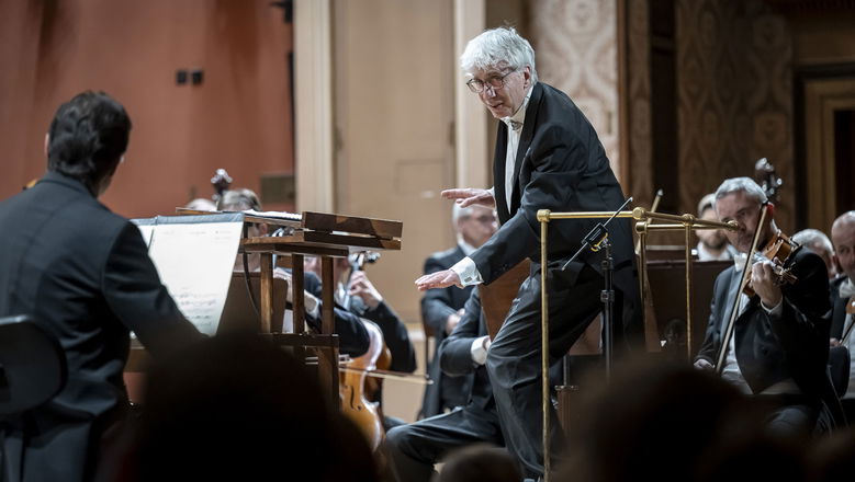 Photo illustrating the event Czech Philharmonic • Giovanni Antonini