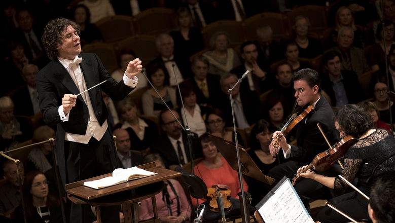 Photo illustrating the event Czech Philharmonic, Robin Ticciati, Vilde Frang • Dvořák Prague Festival