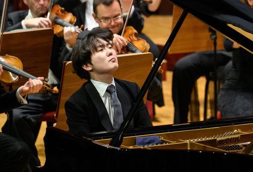 Photo illustrating a concert - event Seong-Jin Cho Czech Philharmonic