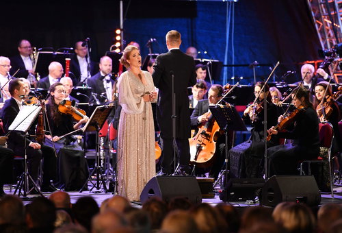 Photo illustrating a concert - event Prague Radio Symphony Orchestra R2 / Kateřina Kněžíková in songs