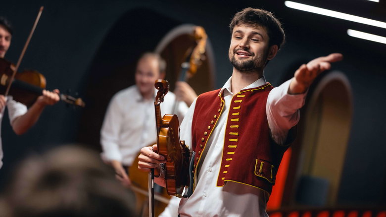 Photo illustrating the event Musicians, What Are You Doing?