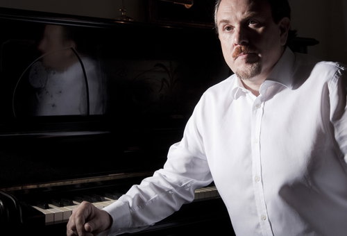 Photo illustrating a concert - event Franco Vassallo Czech Chamber Music Society