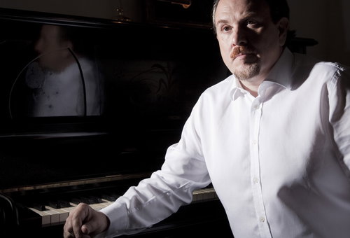 Photo illustrating a concert - event Franco Vassallo Czech Chamber Music Society