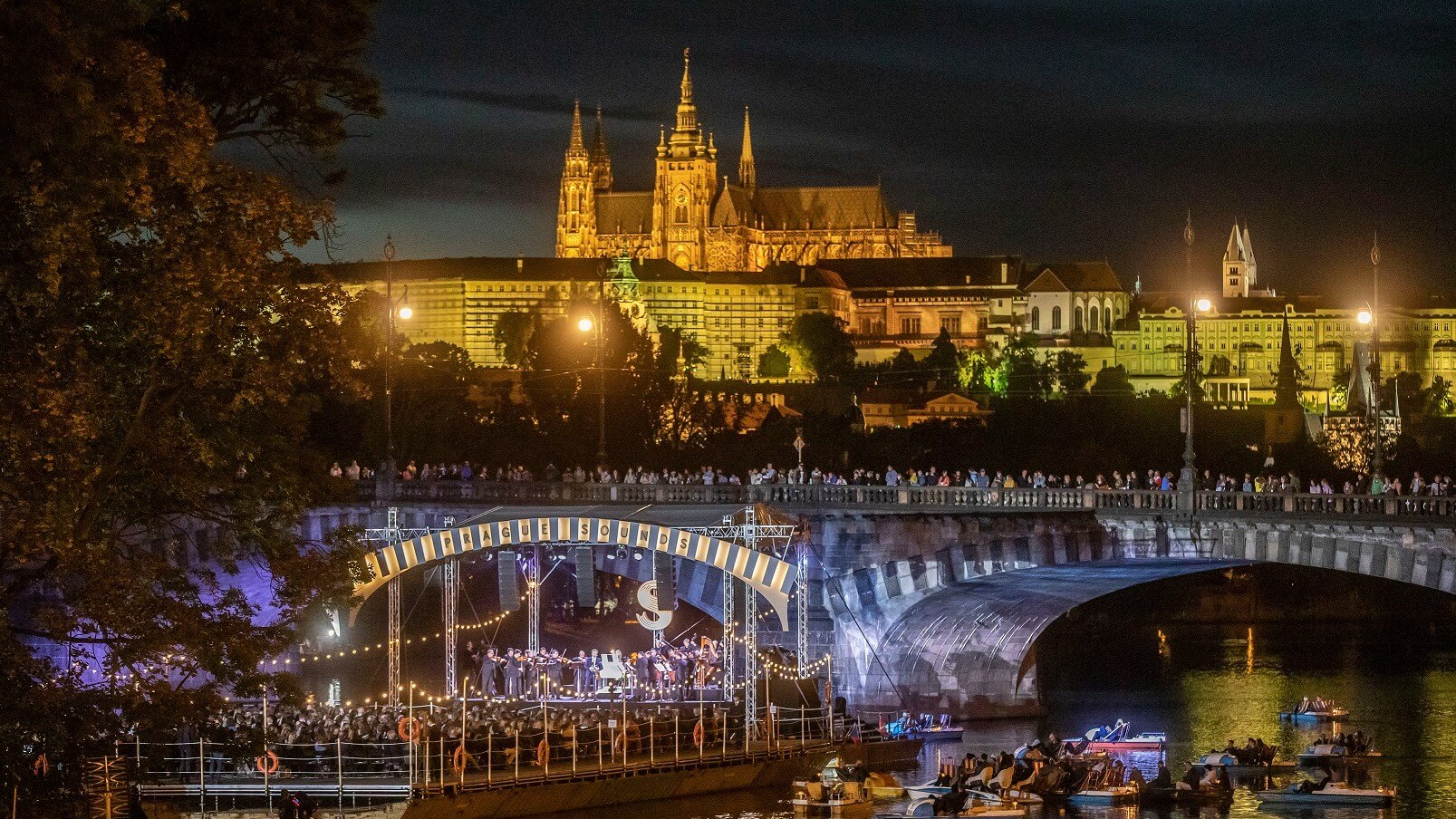 Česká filharmonie na Vltavě