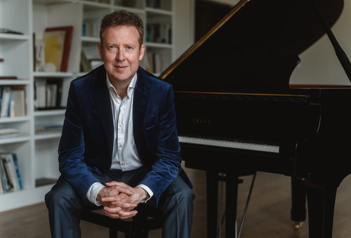 Photo illustrating a concert - event  Sam Haywood, piano: Grieg, Beethoven, Chopin, Poulíčková