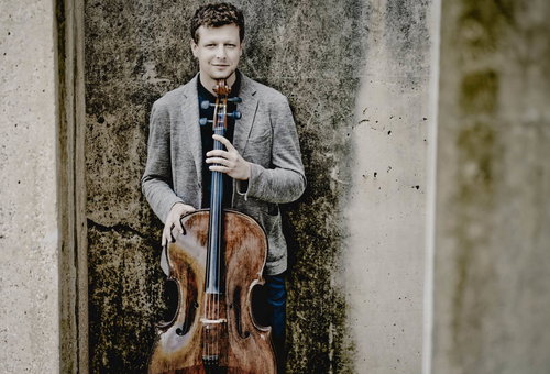 Photo illustrating a concert - event Prague Philharmonia István Várdai
