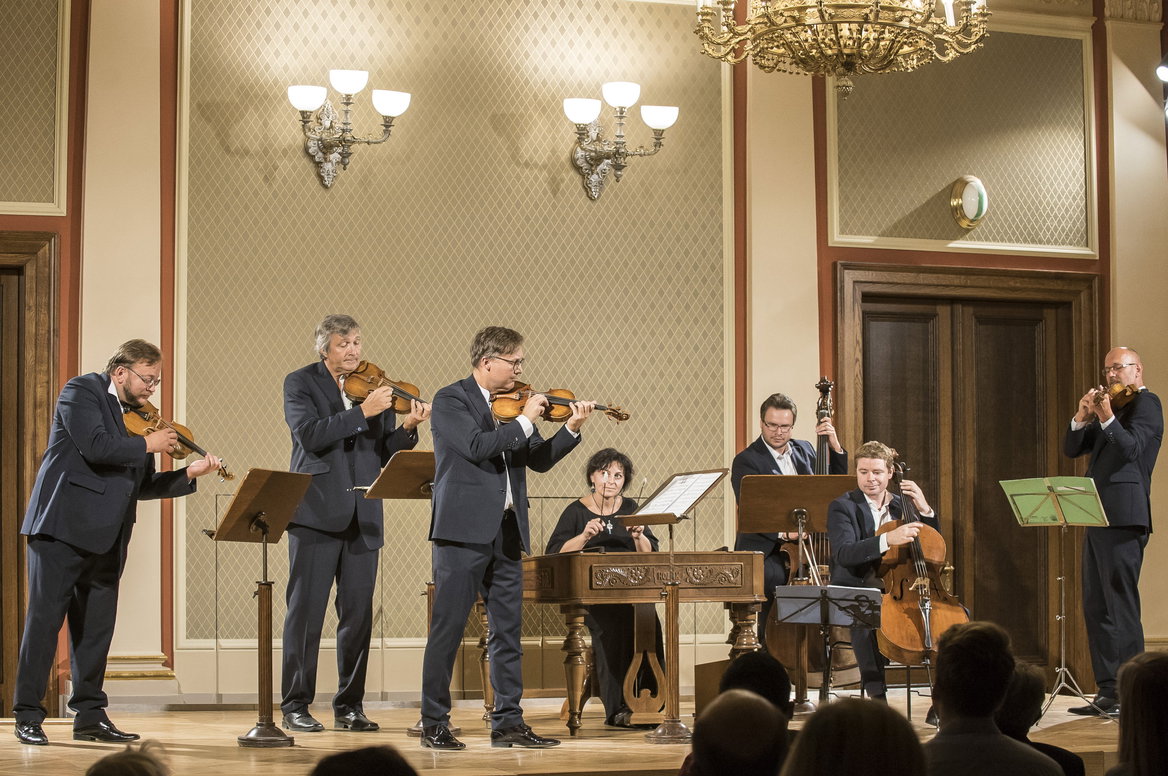  Český spolek pro komorní hudbu Cimbálová muzika České filharmonie