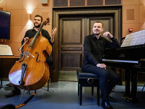 Basa tvrdí muziku