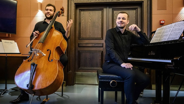 Fotografie ilustrujicí událost Basa tvrdí muziku