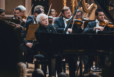 Photo illustrating a concert - event Czech Chamber Music Society András Schiff