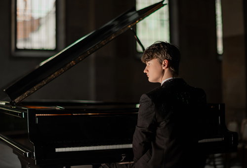 Photo illustrating a concert - event  Ludovico Einaudi Music, PIANO and string quartet