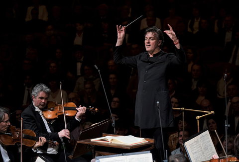 Photo illustrating a concert - event Czech Philharmonic • Tomáš Netopil