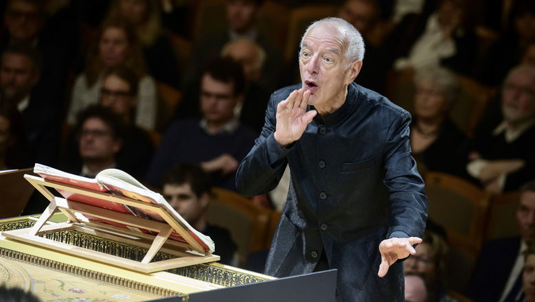 Photo illustrating the event Czech Philharmonic • Nicholas Kraemer