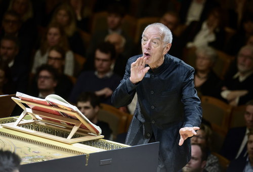 Photo illustrating a concert - event Nicholas Kraemer Czech Philharmonic