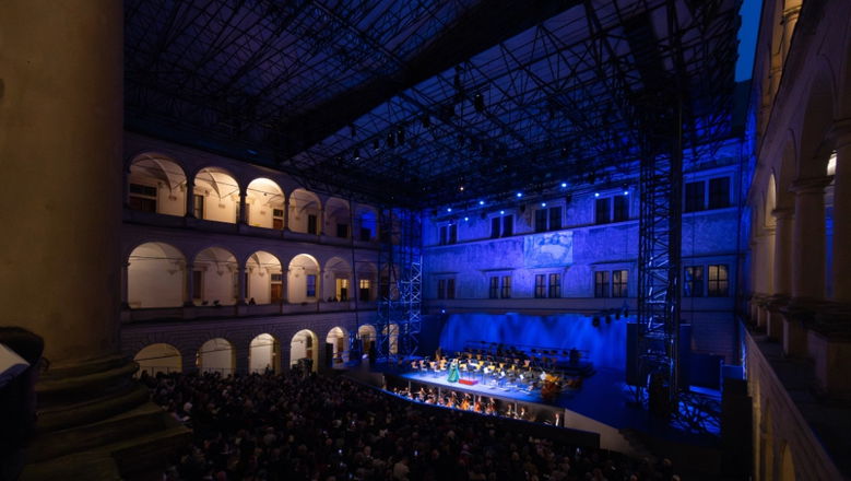 Photo illustrating the event Smetana Litomyšl Festival • Tomáš Netopil, Alisa Weilerstein