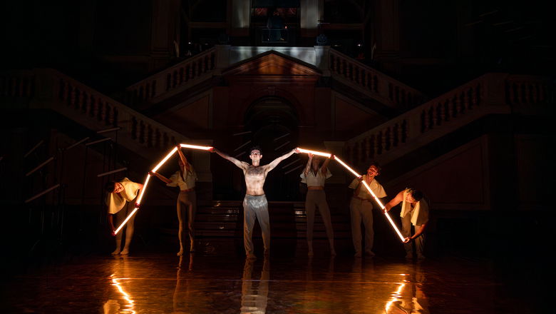 Photo illustrating the event DEKKADANCERS & Czech Philharmonic •  Jonathan Livingston Seagull
