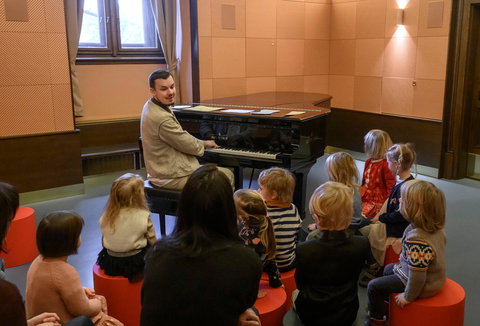 Photo illustrating a concert - event The Little Rudolfinum • Clever fox Leoš