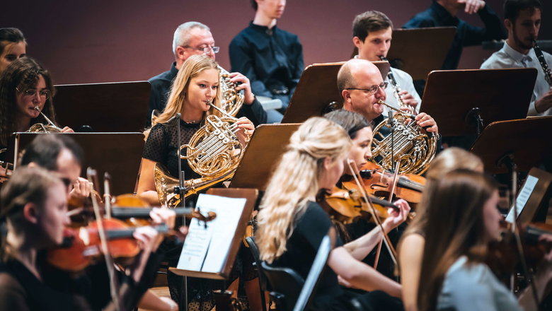 Fotografie ilustrujicí událost Společný orchestr žáků základních uměleckých škol a hráčů České filharmonie