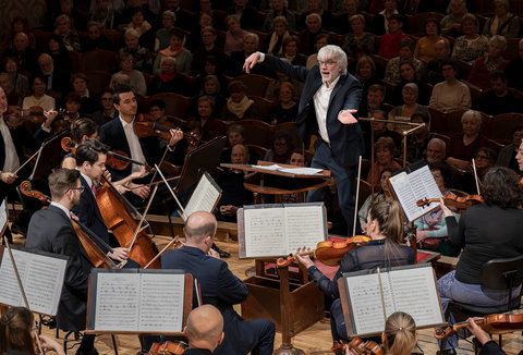 Photo illustrating a concert - event Czech Philharmonic • Giovanni Antonini