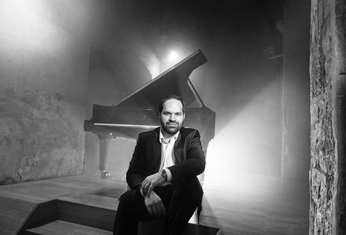 Photo illustrating a concert - event Prague Symphony Orchestra Jan Bartoš – Piano recital