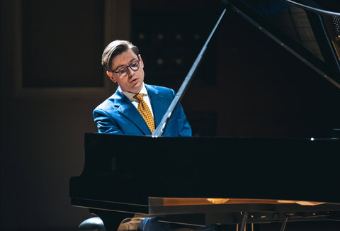 Fotografie ilustrujicí koncert - událost Český spolek pro komorní hudbu • Víkingur Ólafsson