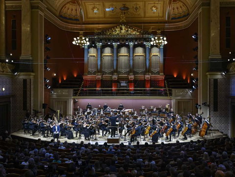 Steps to the New World • A Cycle of Concerts With Commentary