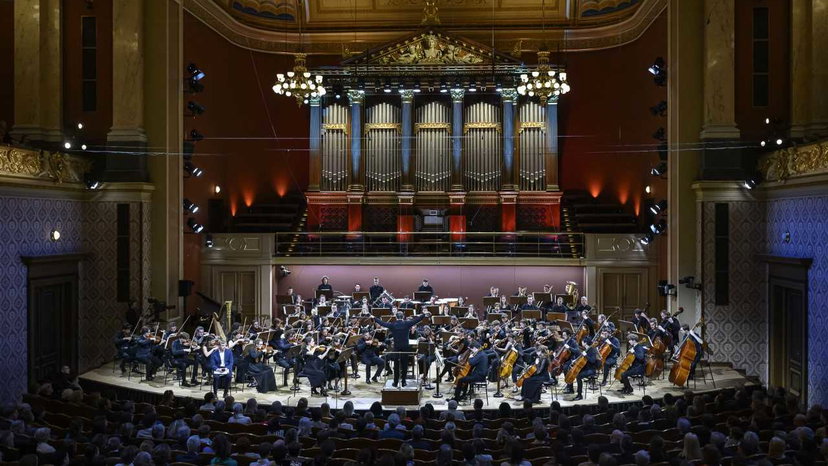 Steps to the New World • A Cycle of Concerts With Commentary