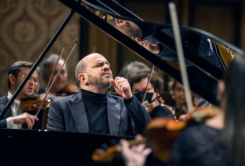 Photo illustrating a concert - event Czech Chamber Music Society Kirill Gerstein