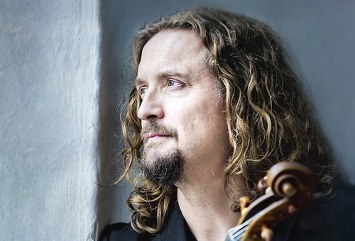Photo illustrating a concert - event Prague Radio Symphony Orchestra R4 / Jonathan Nott and Christian Tetzlaff