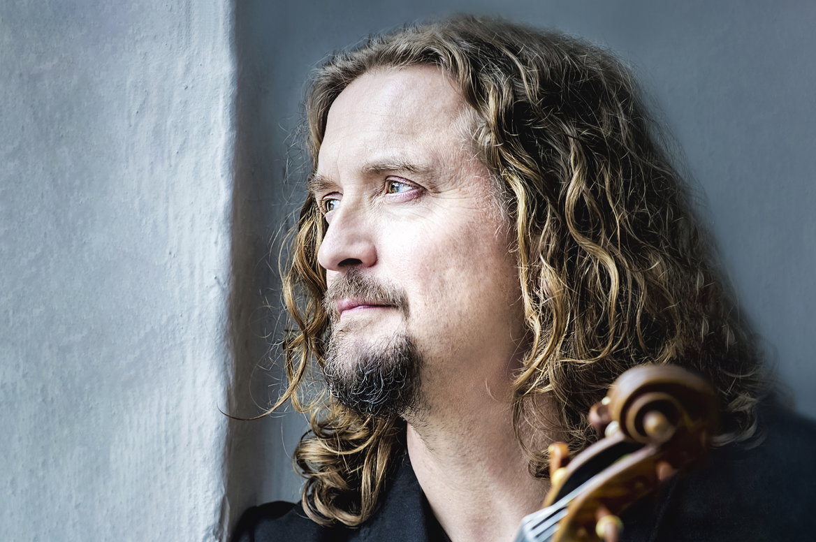  R4 / Jonathan Nott and Christian Tetzlaff Prague Radio Symphony Orchestra