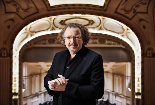 Photo illustrating a concert - event Stéphane Denève Czech Philharmonic