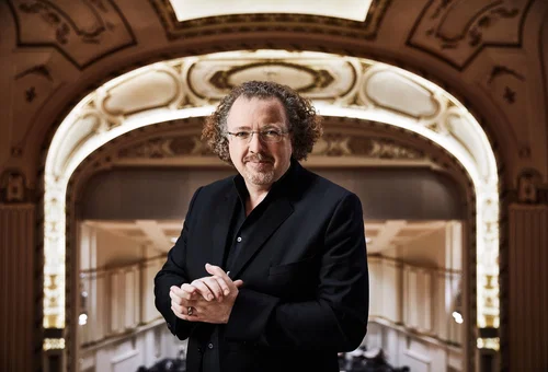 Photo illustrating a concert - event Stéphane Denève Czech Philharmonic