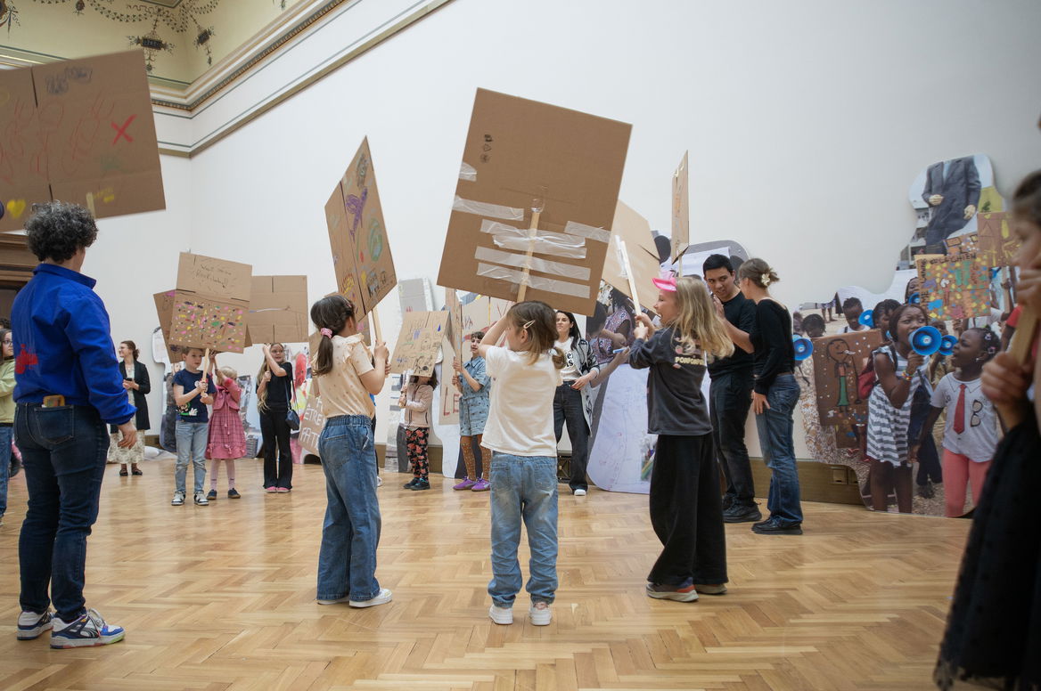  Řekni to nahlas! –⁠⁠⁠⁠⁠⁠ nedělní Ateliérovka pro děti Iván Argote: Radical Tenderness