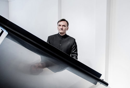 Photo illustrating a concert - event Prague Philharmonia Stephen Hough