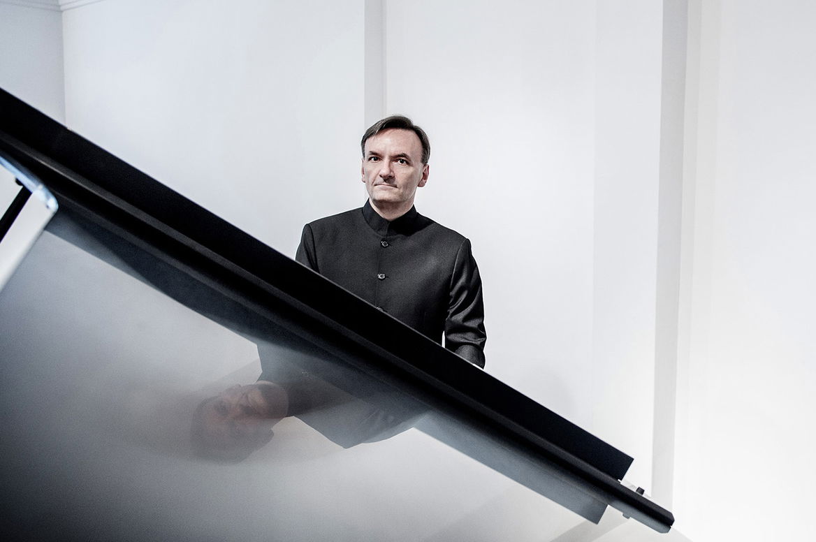 Stephen Hough Prague Philharmonia