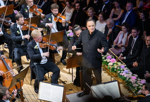 Fotografie ilustrujicí koncert - událost  Česká filharmonie Charles Dutoit