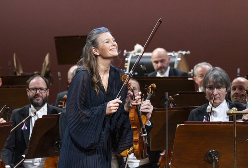 Photo illustrating a concert - event Janine Jansen Czech Philharmonic