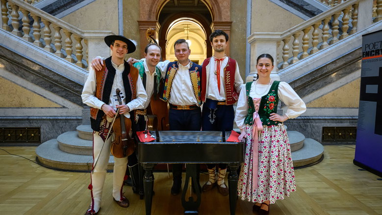 Photo illustrating the event Musicians, What Are You Doing?